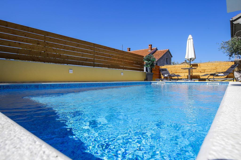 Pool Apartments Julia 자다르 외부 사진